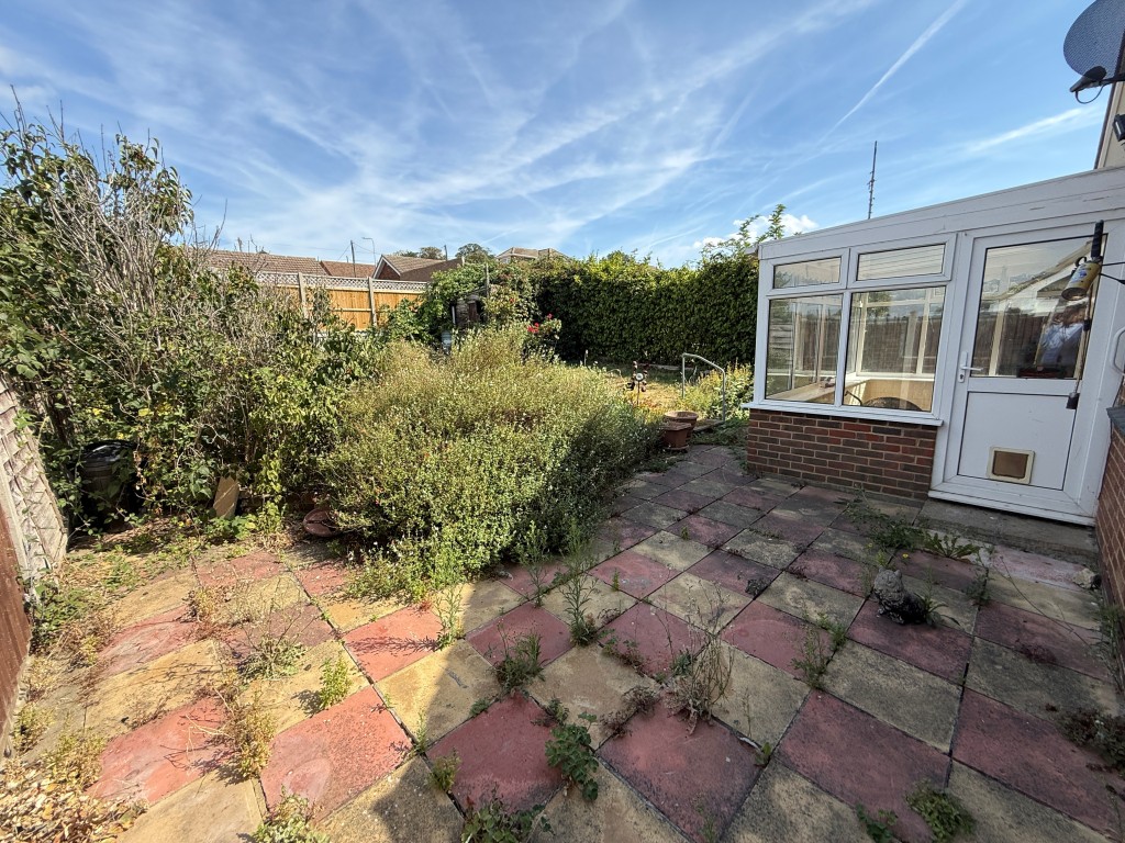 Lot: 99 - DETACHED BUNGALOW FOR REFURBISHMENT AND REPAIR - Patio area